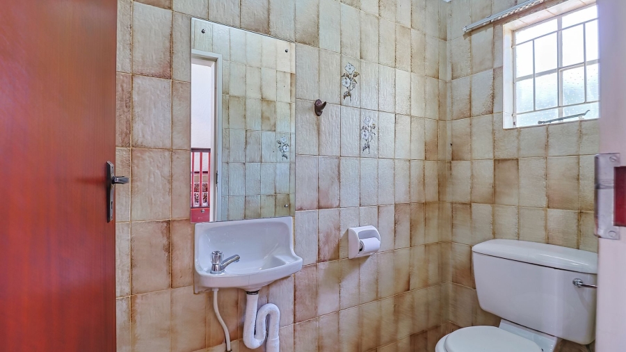 5 Bedroom Property for Sale in Protea Park North West